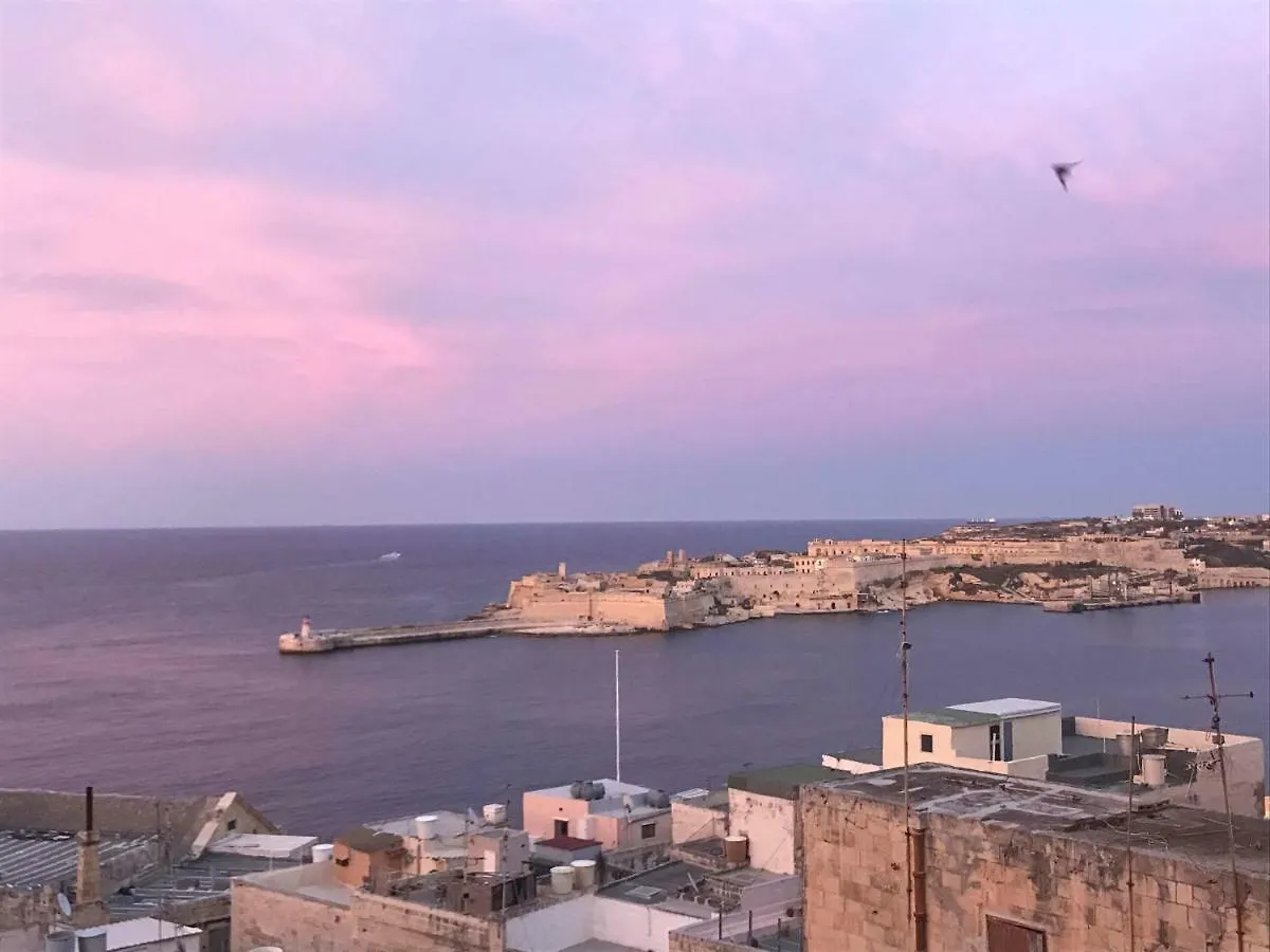Sea View Large Valletta Appartment contacts